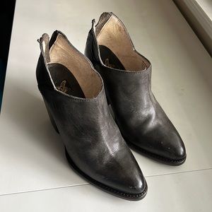 Ankle boots Freebird zip in the back size 9